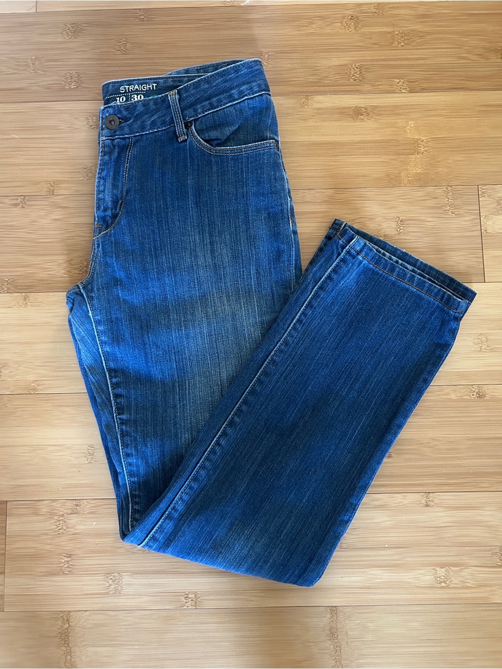 Levi's Women’s Straight Leg Medium Wash Jeans Size 10 / 30 Casual Classic Denim